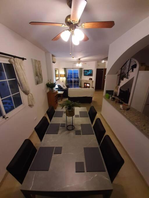 3 Bedroom Home With Amazing Views & Outdoor Spaces มานิลบา ภายนอก รูปภาพ